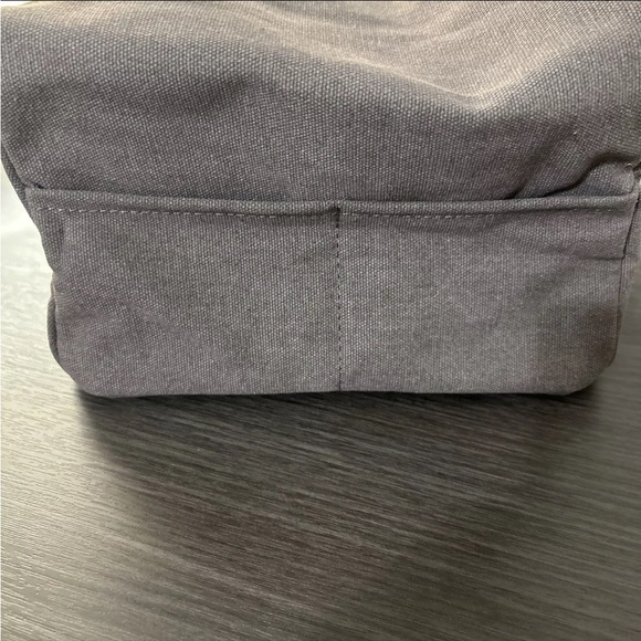 grey travel amenity/makeup bag with pockets - Picture 6 of 11